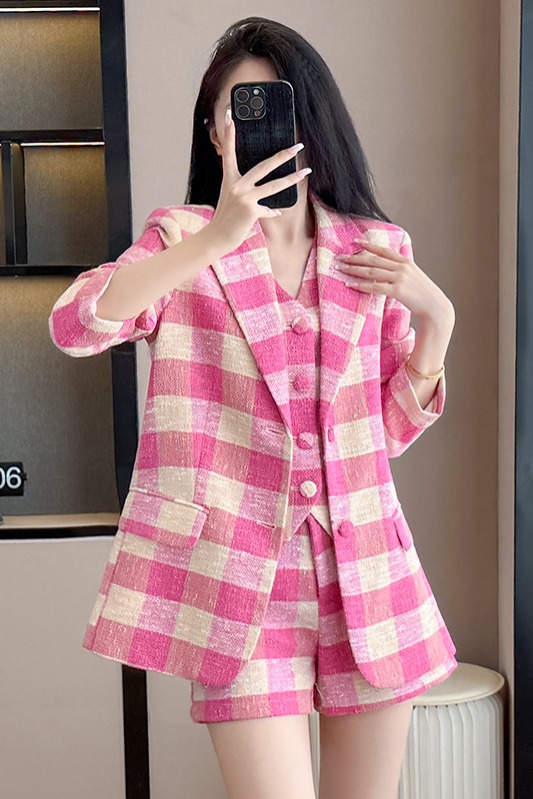 Cotton and linen checkered suit shorts vest set for women in autumn and winter of 2025, fashionable temperament, design sense, niche suit Cotton and linen checkered suit shorts vest set for women in autumn and winter of 2025, fashionable temperament, design sense, niche suit