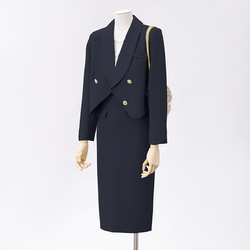 Short and petite suit, half skirt set, women's 2025 early autumn new style, minimalist temperament, age reducing short suit Short and petite suit, half skirt set, women's 2025 early autumn new style, minimalist temperament, age reducing short suit