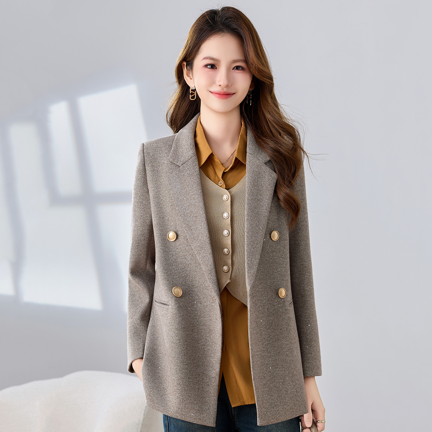 Fashionable and minimalist style suit jacket for women in early autumn 2025, with a niche and versatile design, professional long sleeved suit Fashionable and minimalist style suit jacket for women in early autumn 2025, with a niche and versatile design, professional long sleeved suit