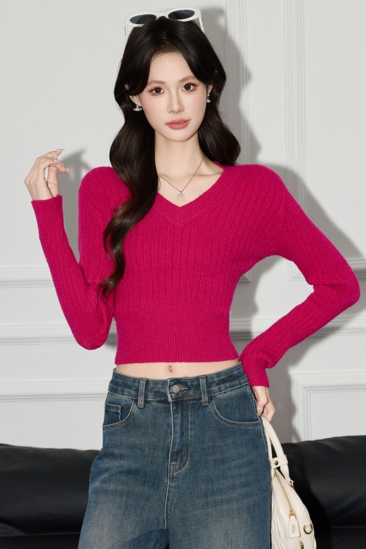 High waisted short sweater women's 2025 autumn outfit new slim fit and slimming temperament small casual versatile V-neck top High waisted short sweater women's 2025 autumn outfit new slim fit and slimming temperament small casual versatile V-neck top