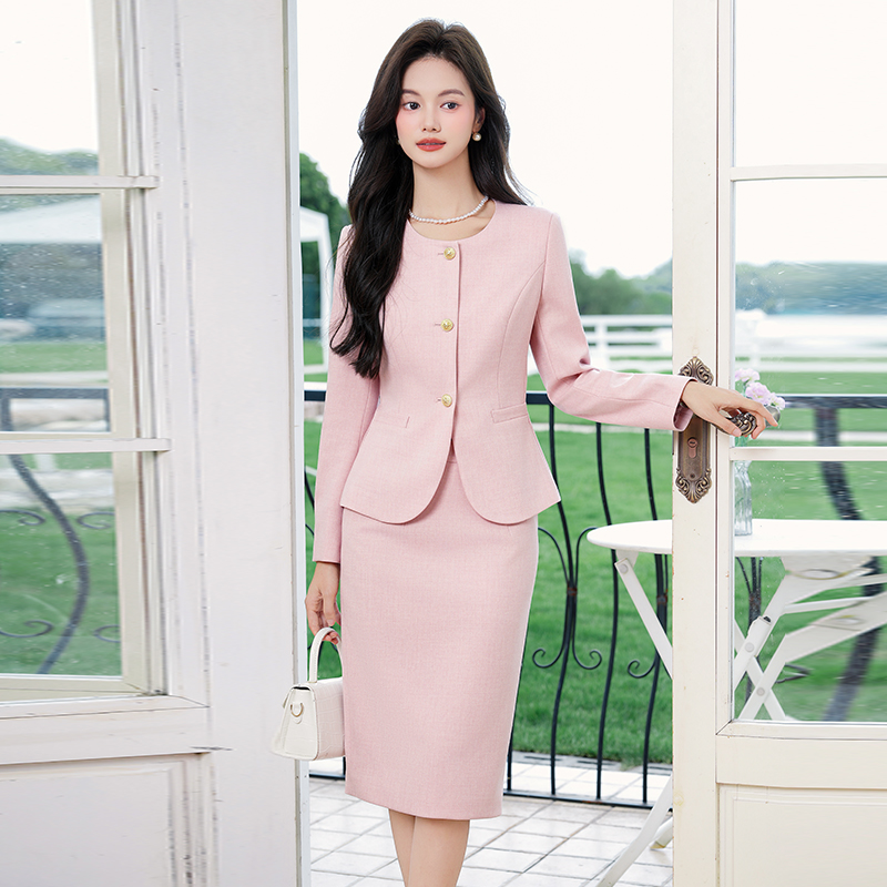 Ladies' temperament, black short jacket, women's 2025 early autumn new fashionable and simple OL casual small fragrant style suit set Ladies' temperament, black short jacket, women's 2025 early autumn new fashionable and simple OL casual small fragrant style suit set