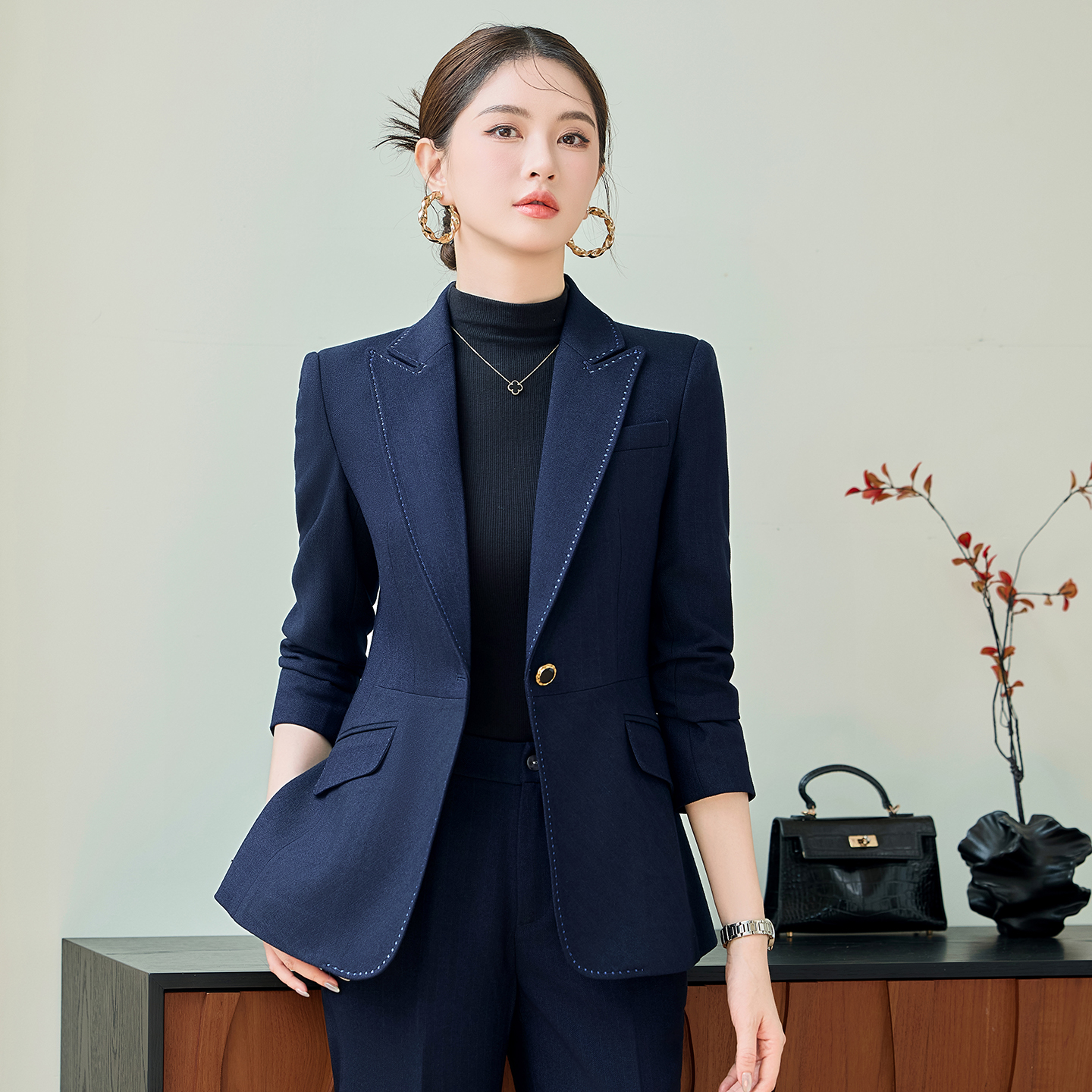 Women's professional workwear suit set 2025 early autumn slim fit and slimming one button commuting formal wear long sleeved suit Women's professional workwear suit set 2025 early autumn slim fit and slimming one button commuting formal wear long sleeved suit