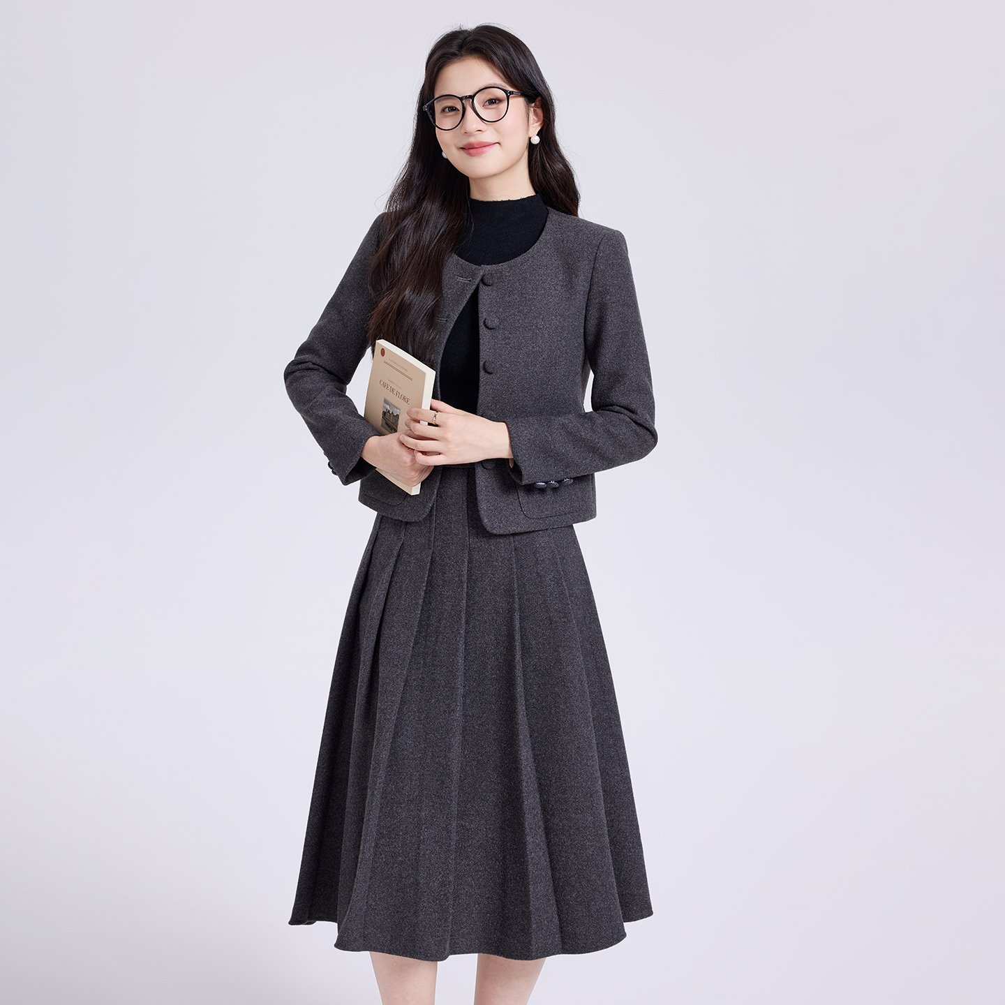 Ladies' temperament, single breasted short jacket, women's autumn outfit design, western-style socialite, small fragrance style suit, half skirt set Ladies' temperament, single breasted short jacket, women's autumn outfit design, western-style socialite, small fragrance style suit, half skirt set