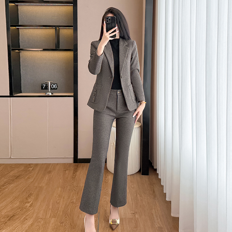 Woolen suit set for women in autumn and winter of 2025, new style, simple and capable, slim fit and slimming temperament, commuting long sleeved suit