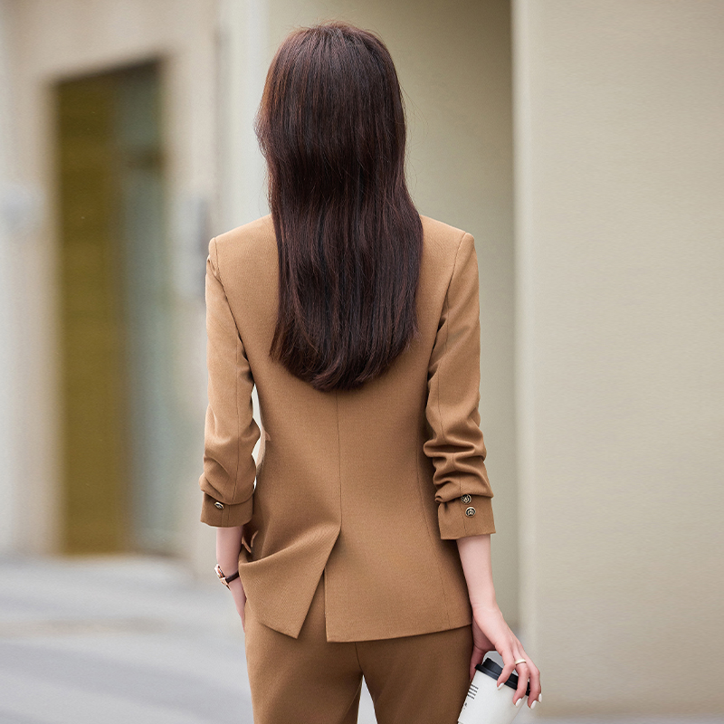 Unique design sense, rear split suit for women, autumn and winter new item, one button slim fit commuting workwear, wool suit Unique design sense, rear split suit for women, autumn and winter new item, one button slim fit commuting workwear, wool suit