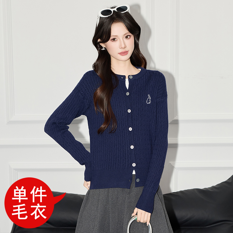 2025 slim fit single breasted sweater for women's autumn and winter new design sense, niche temperament, casual versatile long sleeved top 2025 slim fit single breasted sweater for women's autumn and winter new design sense, niche temperament, casual versatile long sleeved top