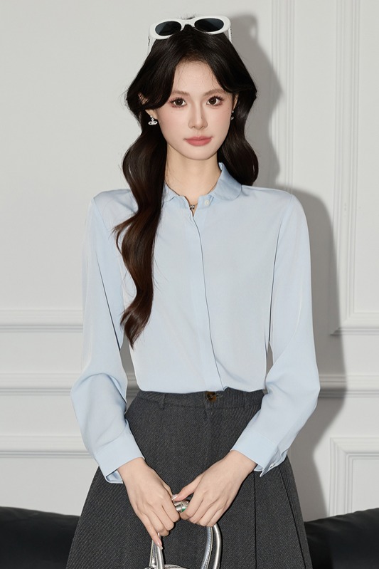 Commuting versatile blue shirt for women in autumn 2025, new fashionable and simple style, inner layer bottom shirt, long sleeved shirt Commuting versatile blue shirt for women in autumn 2025, new fashionable and simple style, inner layer bottom shirt, long sleeved shirt