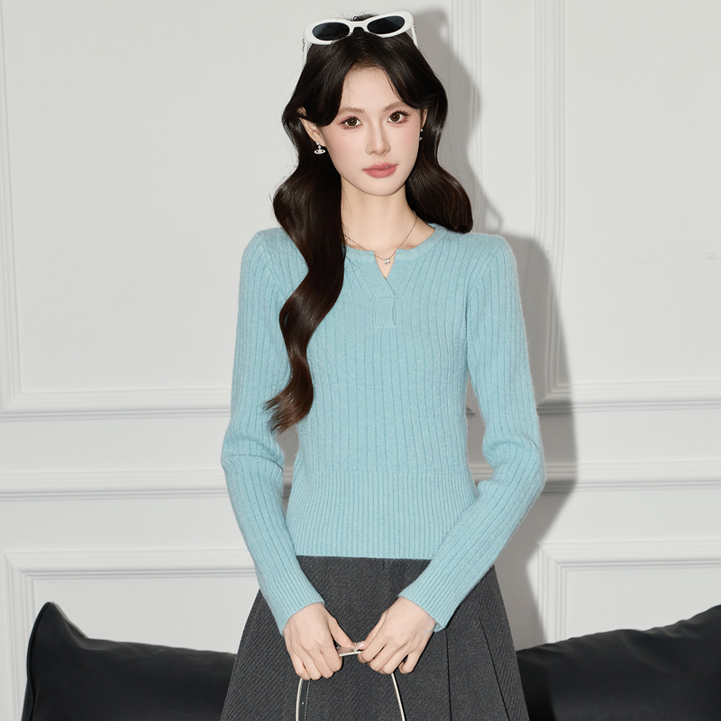 Half open neck knitted base sweater for women in autumn and winter 2025, stylish interior with pullover sweater, slim fit and versatile top for slimming