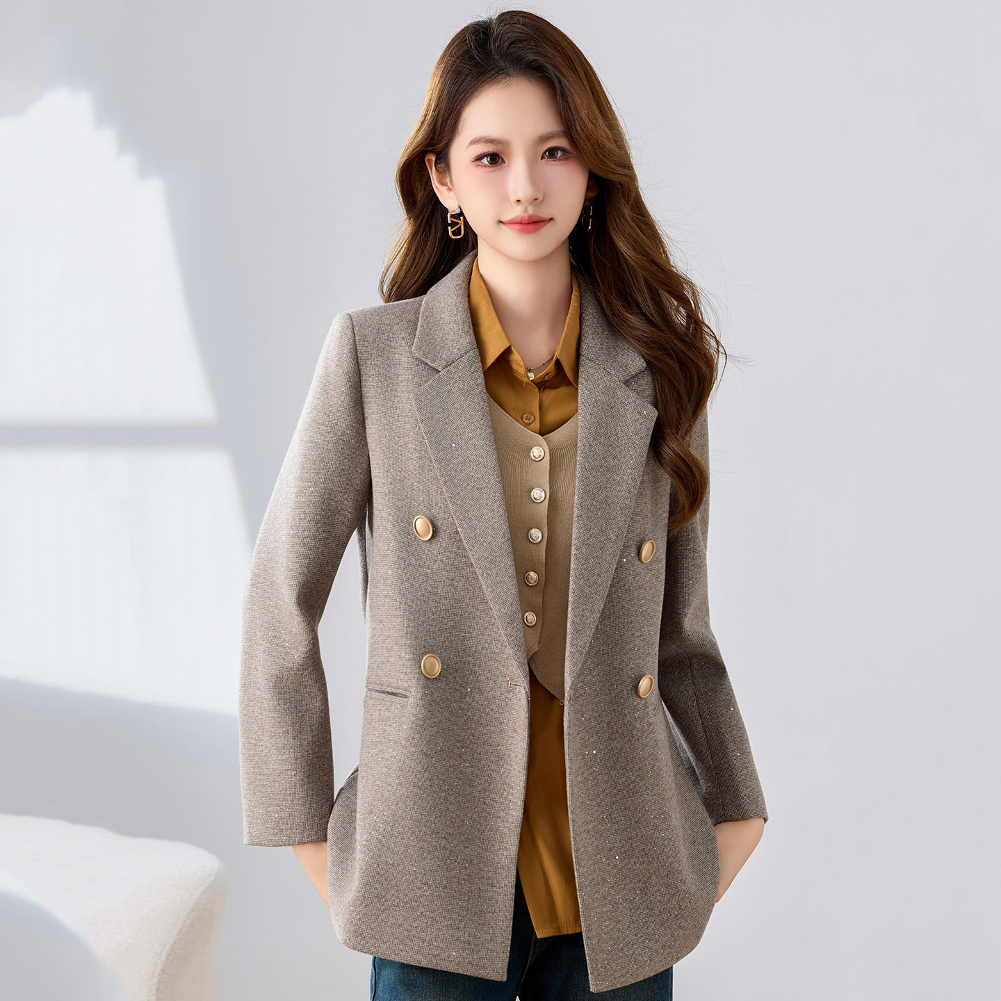 Fashionable and minimalist style suit jacket for women in early autumn 2025, with a niche and versatile design, professional long sleeved suit Fashionable and minimalist style suit jacket for women in early autumn 2025, with a niche and versatile design, professional long sleeved suit