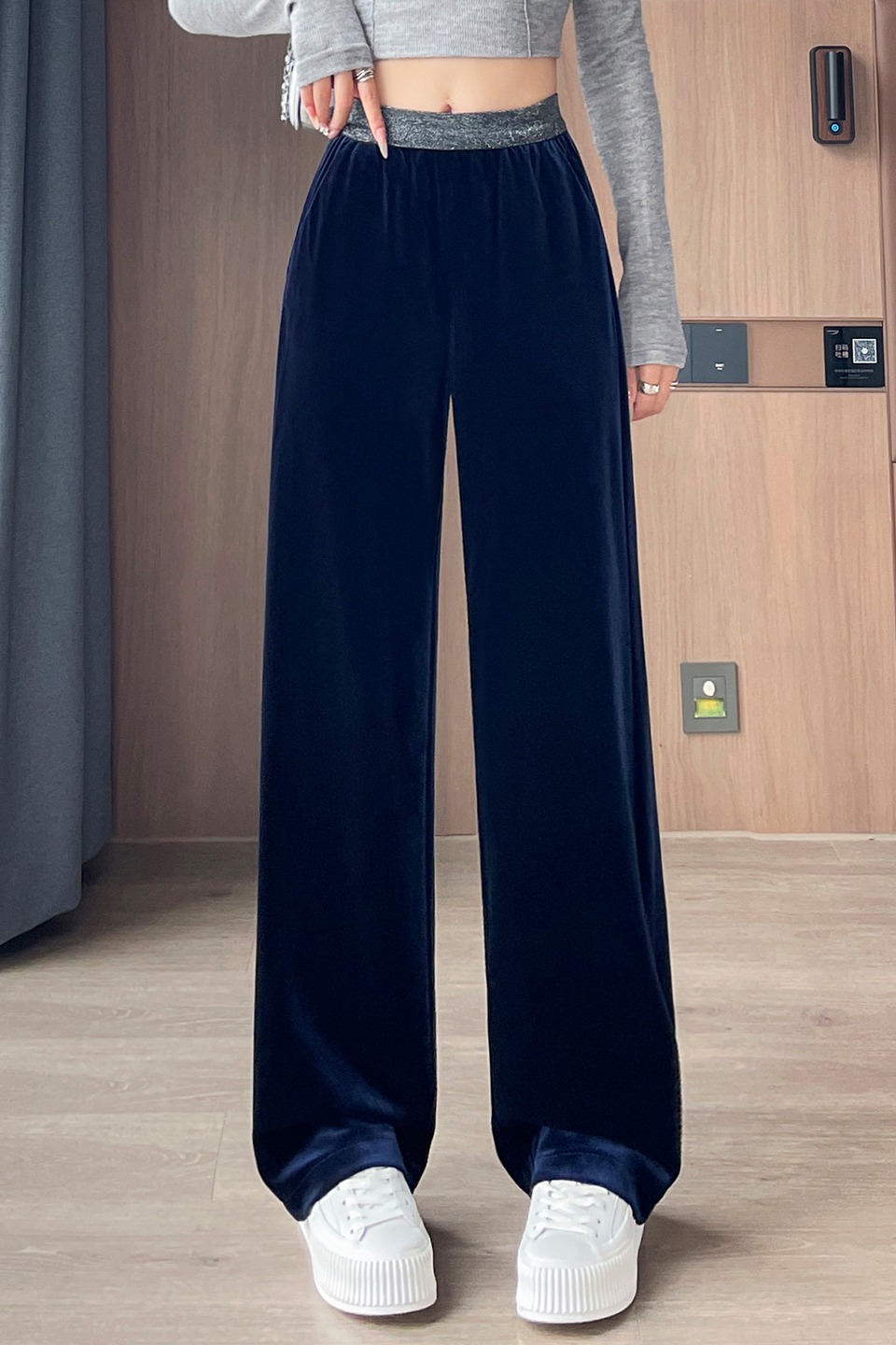 Fashionable, minimalist, and high-end gold velvet casual pants for women in autumn 2025. New design with a niche and versatile wide leg pants Fashionable, minimalist, and high-end gold velvet casual pants for women in autumn 2025. New design with a niche and versatile wide leg pants
