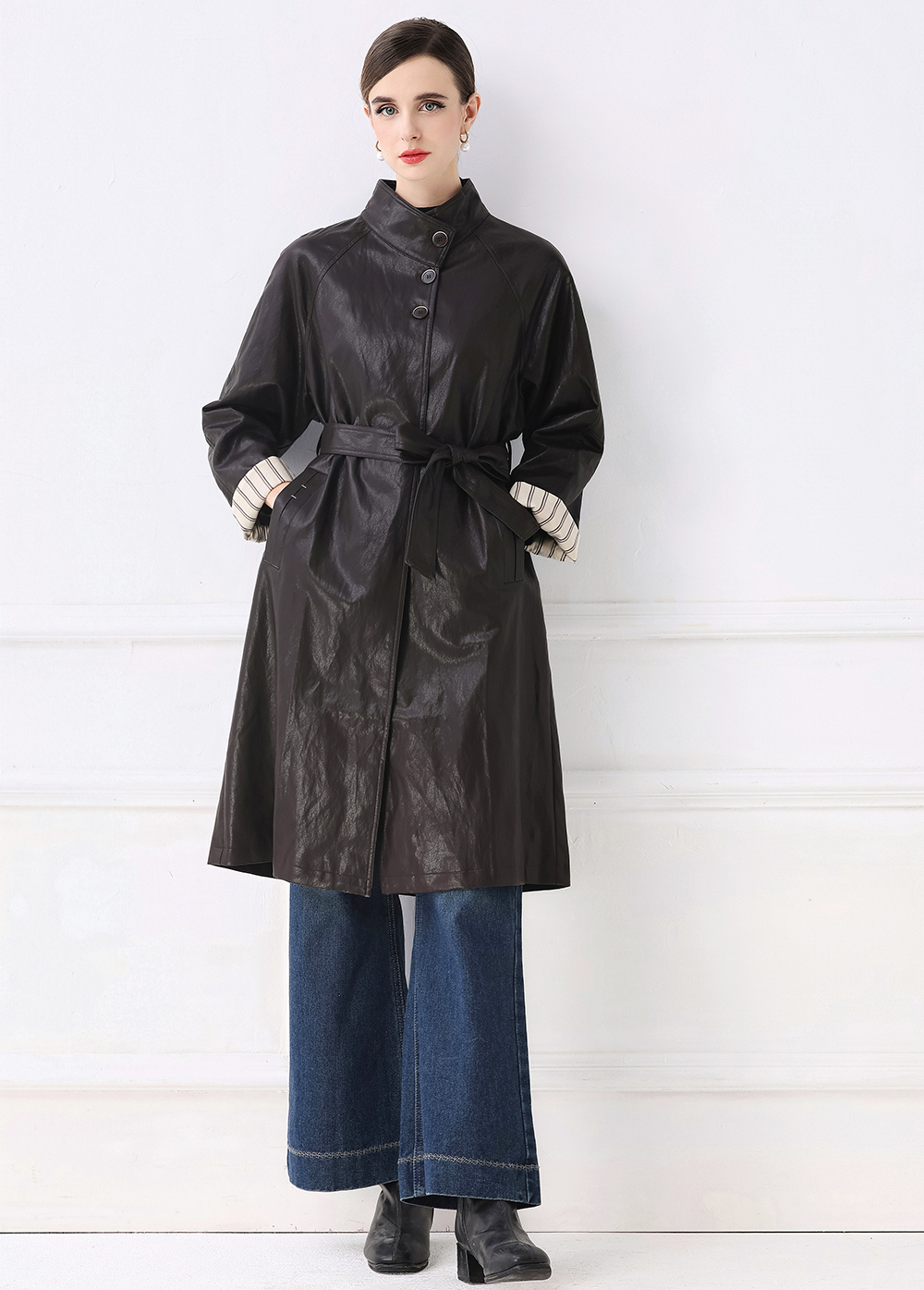 Realistic shooting of simple and cool PU leather windbreaker, retro leather jacket