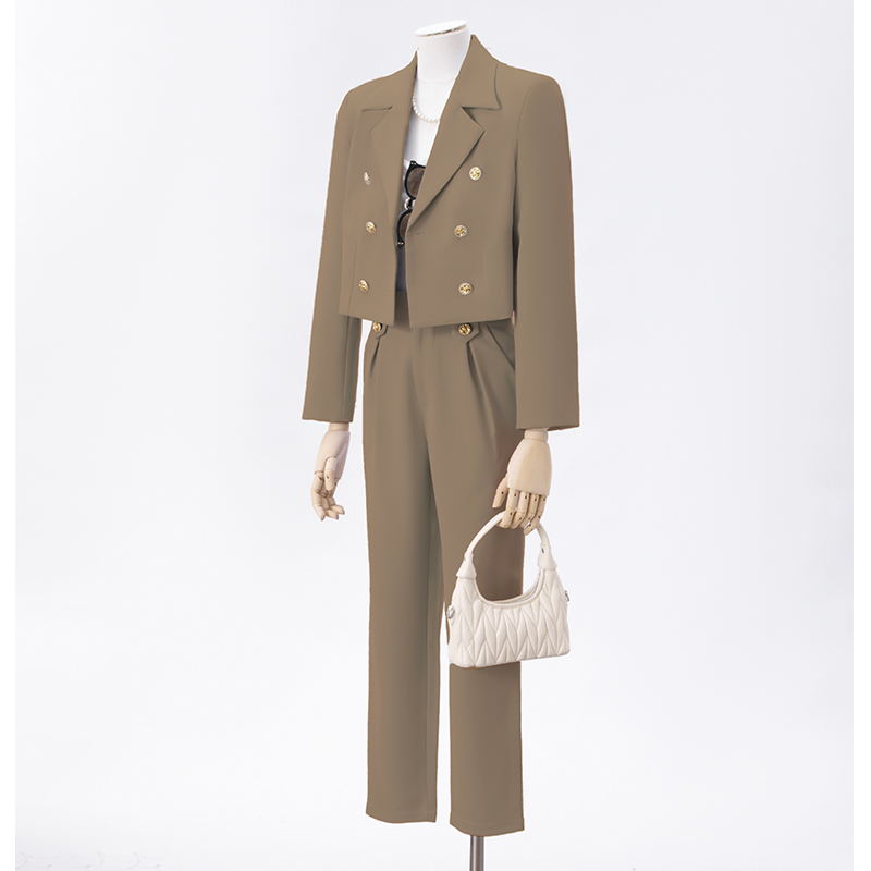 Short and petite suit jacket for women in autumn, with a niche design and a goddess like temperament. High end double breasted suit set