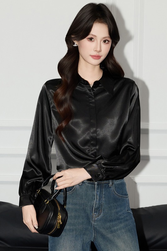 Casual and versatile black shirt for women in early autumn 2025, fashionable and simple temperament, top design sense, commuting shirt Casual and versatile black shirt for women in early autumn 2025, fashionable and simple temperament, top design sense, commuting shirt