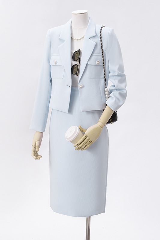 Mingyuan Xiaoxiangfeng temperament short jacket for women in early autumn 2025 fashion Korean version casual versatile commuting suit set Mingyuan Xiaoxiangfeng temperament short jacket for women in early autumn 2025 fashion Korean version casual versatile commuting suit set