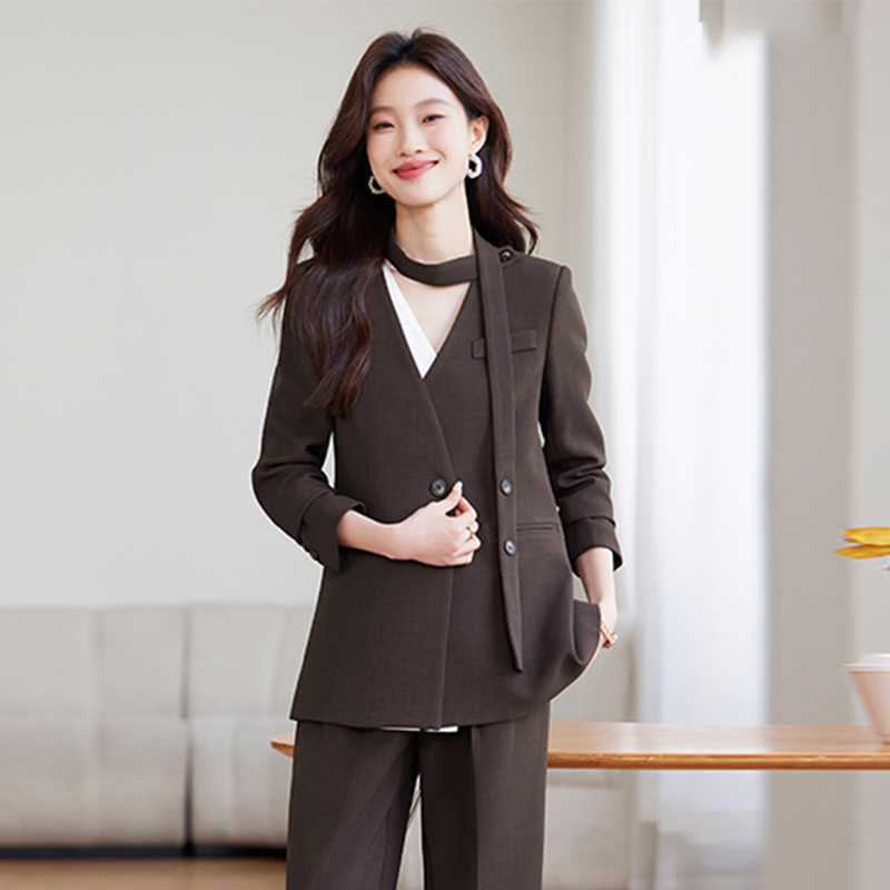 Fashionable Korean style suit set for women in spring 2025, fashionable and stylish casual long sleeved suit jacket, solid color Fashionable Korean style suit set for women in spring 2025, fashionable and stylish casual long sleeved suit jacket, solid color
