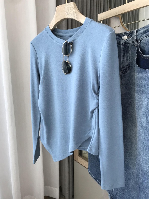 Small and slim fit versatile T-shirt for women in autumn 2025, fashionable and simple design, niche temperament base shirt Small and slim fit versatile T-shirt for women in autumn 2025, fashionable and simple design, niche temperament base shirt