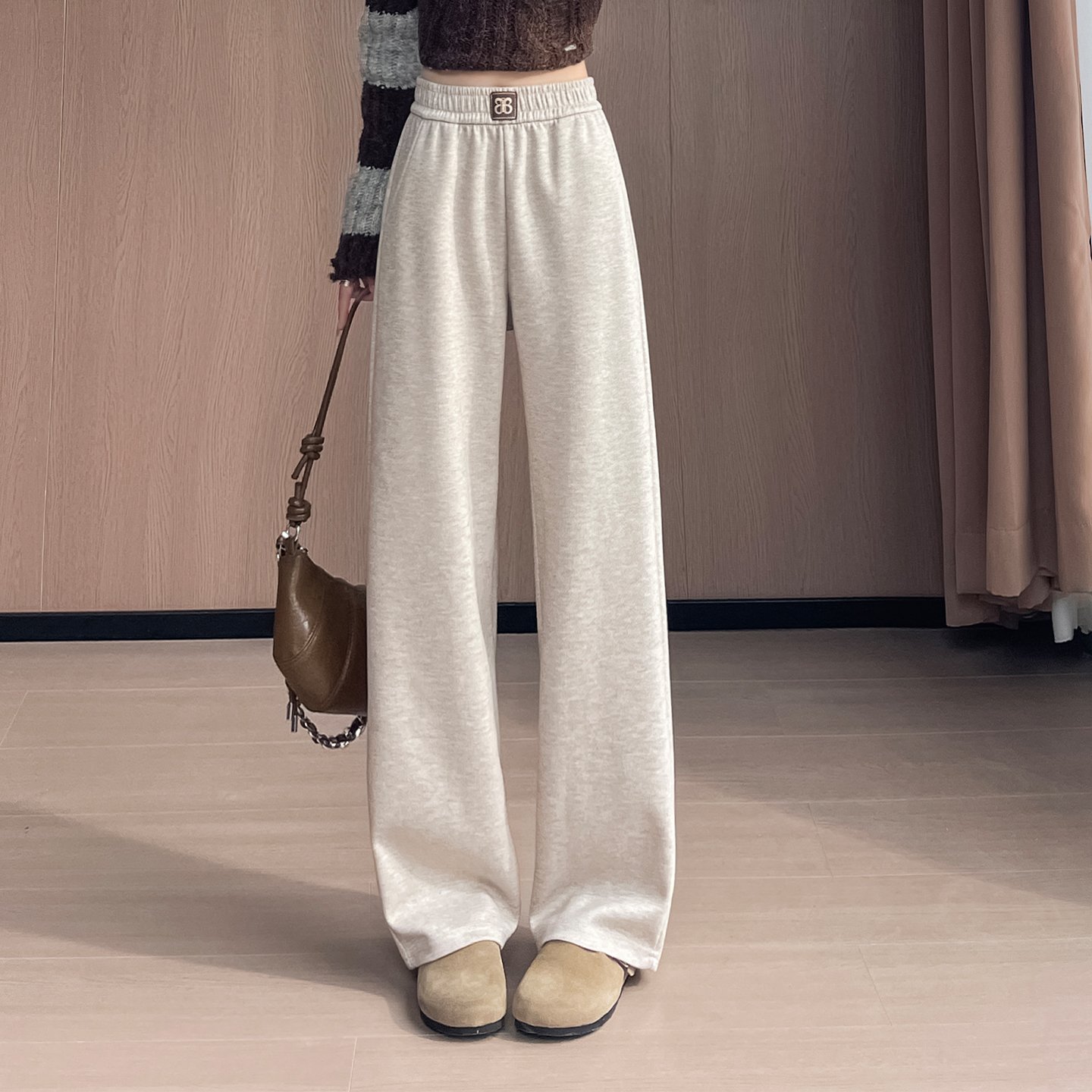 Black narrow leg wide leg pants for women in autumn, with a petite temperament and a high waisted, drooping feeling. Loose and slimming casual pants Black narrow leg wide leg pants for women in autumn, with a petite temperament and a high waisted, drooping feeling. Loose and slimming casual pants