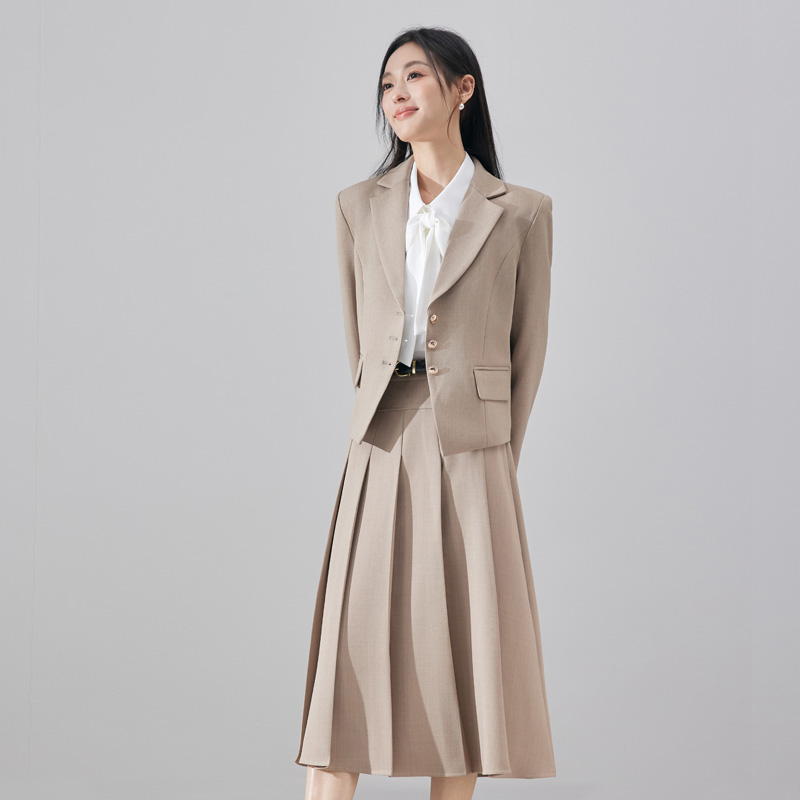 Single breasted suit, half skirt, two-piece set, professional women's clothing, 2025 autumn, simple and capable temperament, high-end suit Single breasted suit, half skirt, two-piece set, professional women's clothing, 2025 autumn, simple and capable temperament, high-end suit