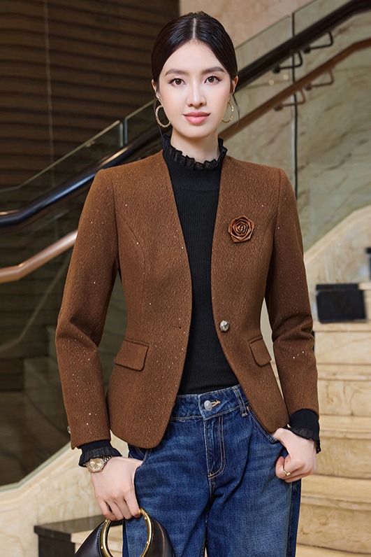 Small stature, collarless suit jacket, women's 2025 early autumn new design, niche commuting versatile small suit Small stature, collarless suit jacket, women's 2025 early autumn new design, niche commuting versatile small suit