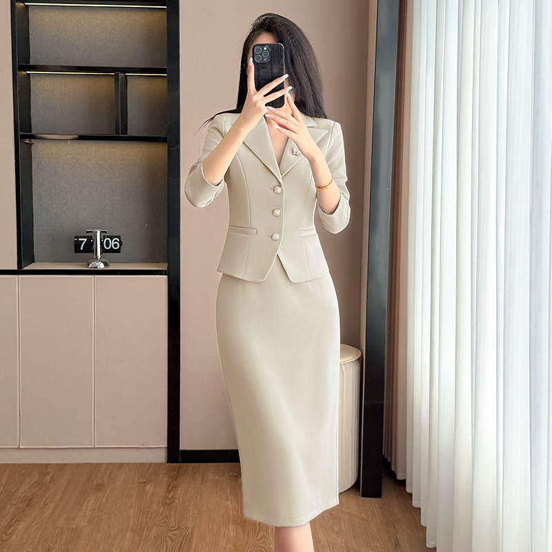 Mingyuan Xiaoxiangfeng Short Coat for Women 2025 Early Autumn Design Sense, niche temperament, goddess style suit, skirt set Mingyuan Xiaoxiangfeng Short Coat for Women 2025 Early Autumn Design Sense, niche temperament, goddess style suit, skirt set