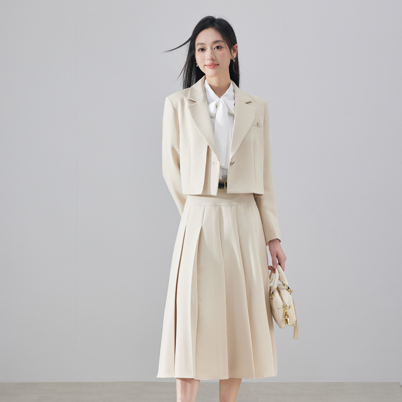 Short suit half skirt two-piece set professional women's clothing 2025 autumn new design sense temperament commuting small suit Short suit half skirt two-piece set professional women's clothing 2025 autumn new design sense temperament commuting small suit