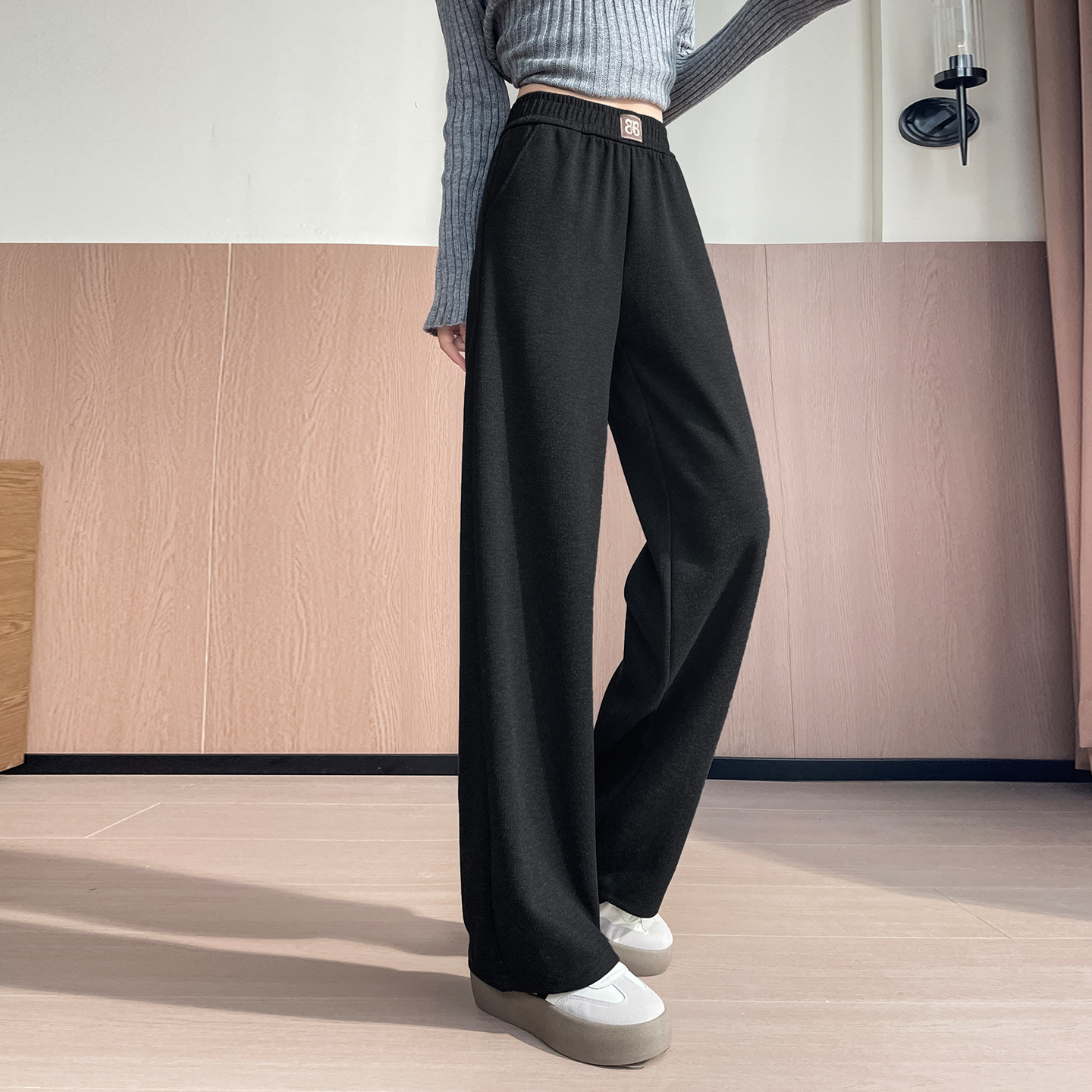 Black narrow leg wide leg pants for women in autumn, with a petite temperament and a high waisted, drooping feeling. Loose and slimming casual pants Black narrow leg wide leg pants for women in autumn, with a petite temperament and a high waisted, drooping feeling. Loose and slimming casual pants
