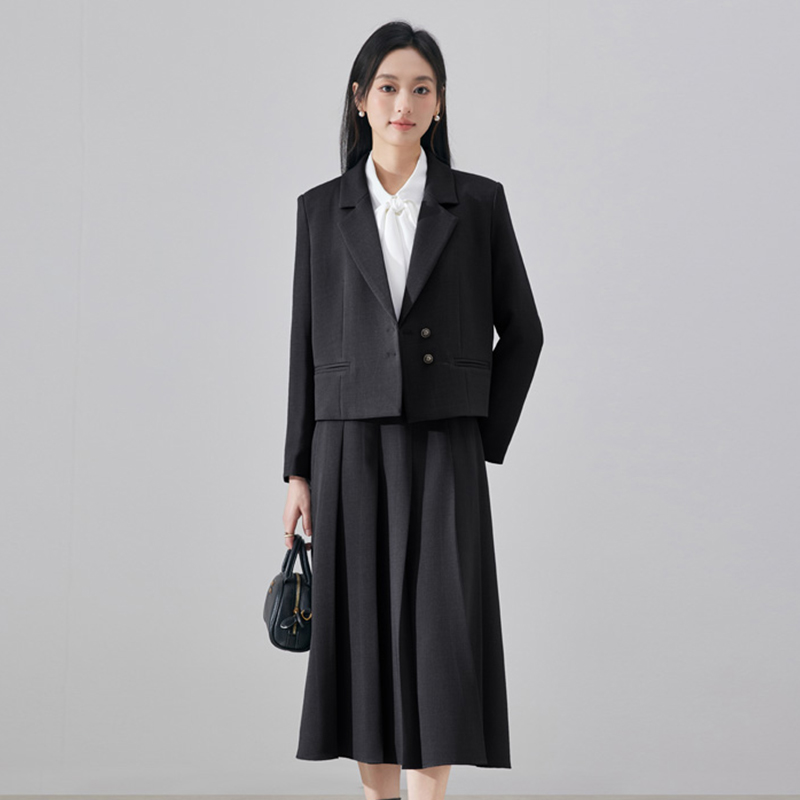 Short style suit for women in early autumn 2025, fashionable and simple temperament, goddess style commuting professional long sleeved suit Short style suit for women in early autumn 2025, fashionable and simple temperament, goddess style commuting professional long sleeved suit