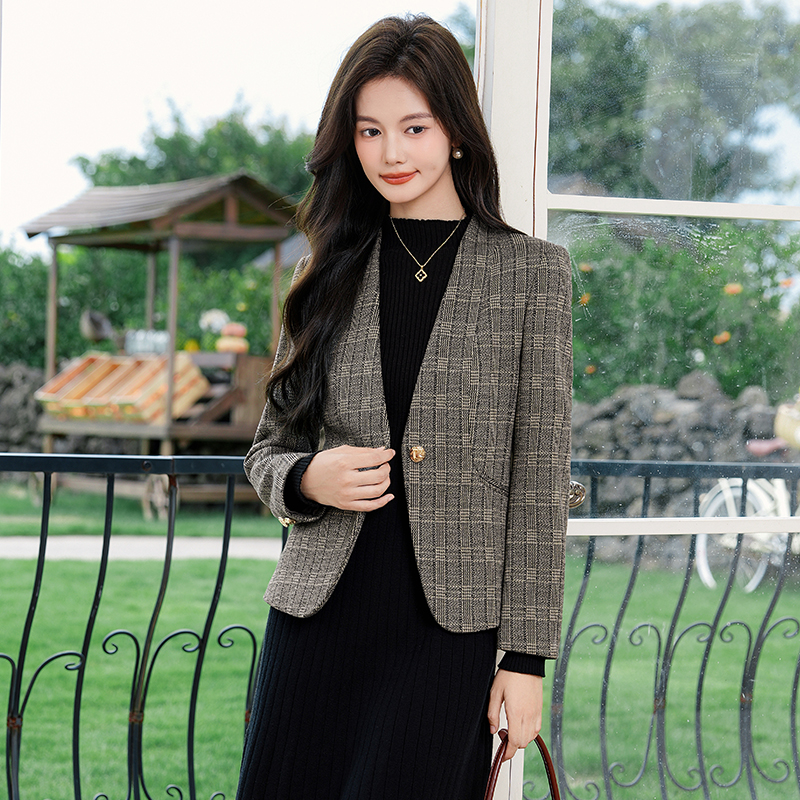 Small plaid suit jacket for women, early autumn new design, niche temperament, retro commuting collarless small suit Small plaid suit jacket for women, early autumn new design, niche temperament, retro commuting collarless small suit