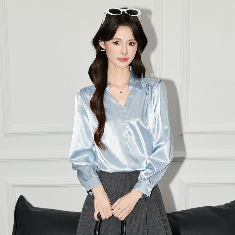 High end temperament V-neck shirt for women 2025 design sense, niche casual top, high-end sense, acetate satin shirt, autumn High end temperament V-neck shirt for women 2025 design sense, niche casual top, high-end sense, acetate satin shirt, autumn