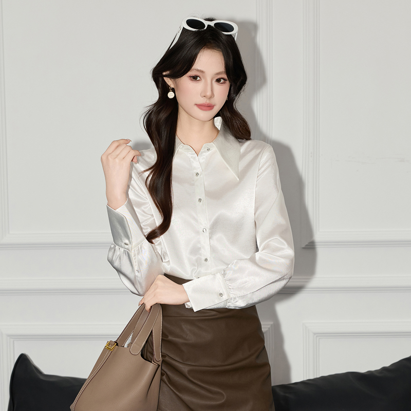 Simple and versatile pink shirt, women's 2025 autumn outfit, new design, niche temperament, casual long sleeved shirt Simple and versatile pink shirt, women's 2025 autumn outfit, new design, niche temperament, casual long sleeved shirt