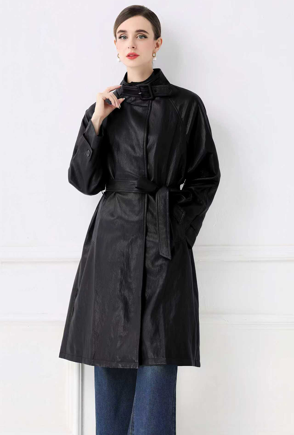 Realistic shooting of simple and cool PU leather windbreaker, retro leather jacket Realistic shooting of simple and cool PU leather windbreaker, retro leather jacket