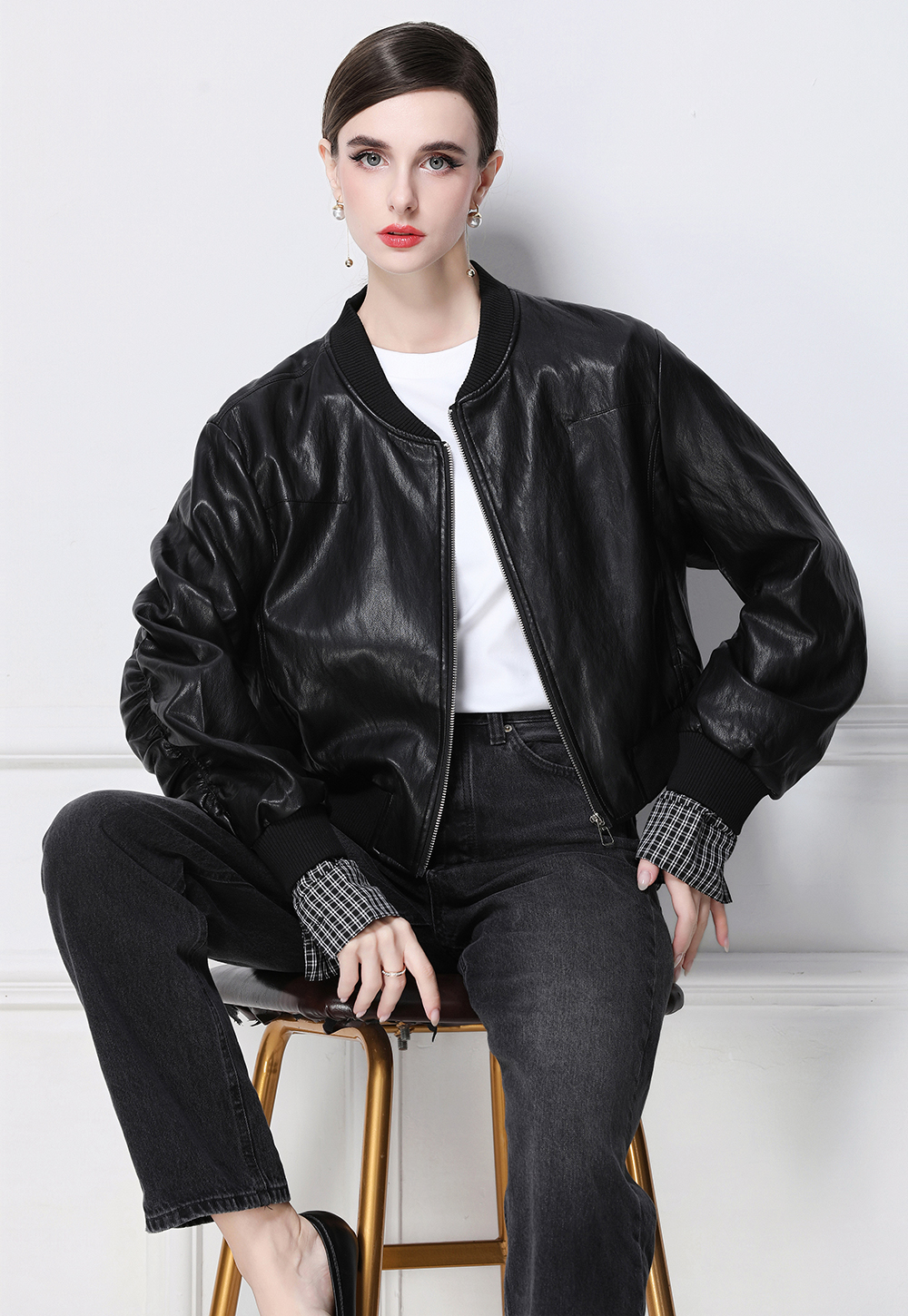 Realistic photo of retro PU leather jacket and jacket for European station 902 Realistic photo of retro PU leather jacket and jacket for European station 902