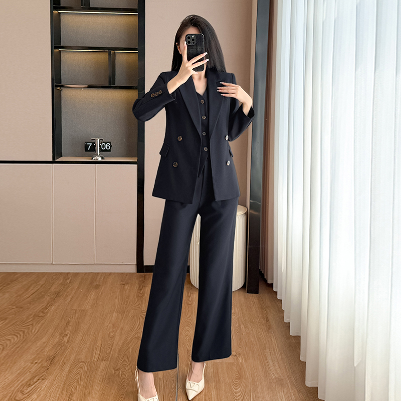 Apricot colored suit, vest, pants, three piece set, professional women's clothing, 2025 autumn new design, high-end commuting formal wear Apricot colored suit, vest, pants, three piece set, professional women's clothing, 2025 autumn new design, high-end commuting formal wear