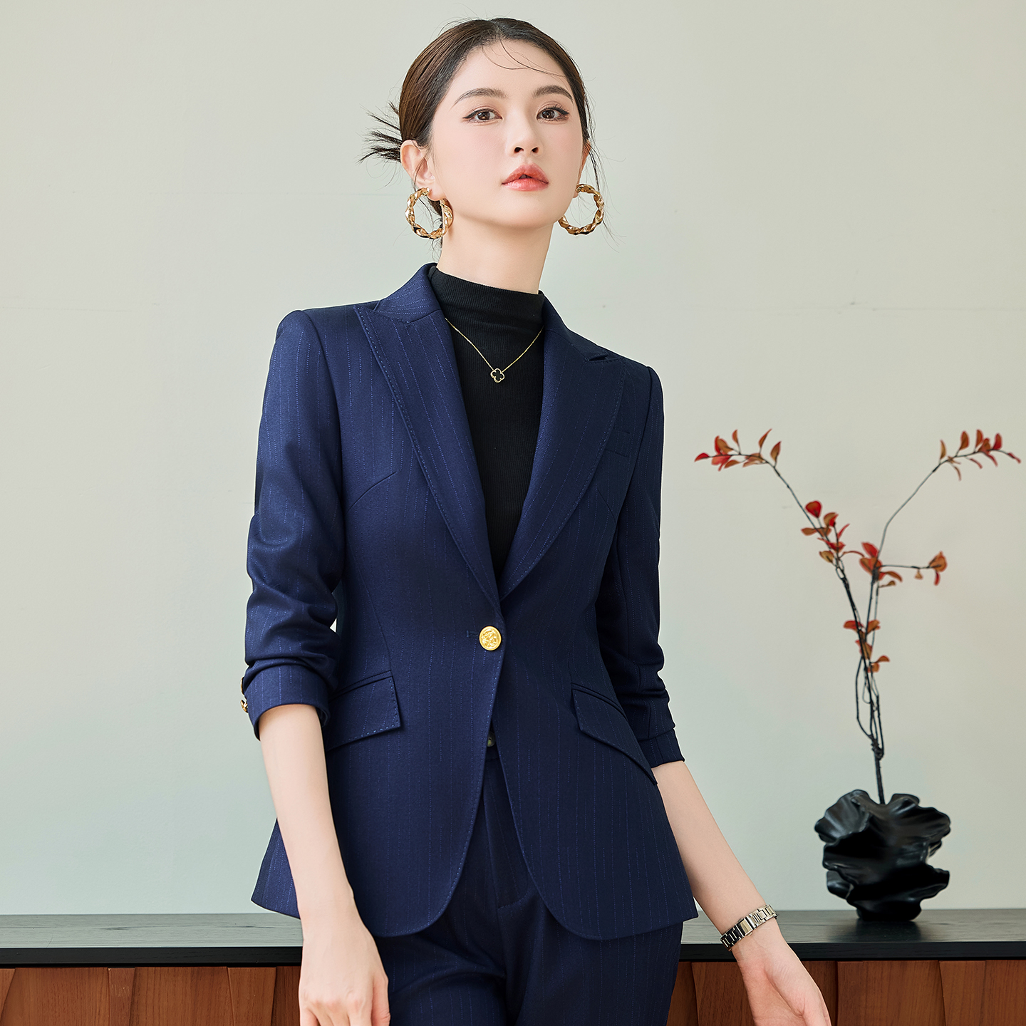 Slimming temperament pink suit for women 2025 early autumn new style simple and efficient commuting versatile long sleeved mini suit Slimming temperament pink suit for women 2025 early autumn new style simple and efficient commuting versatile long sleeved mini suit