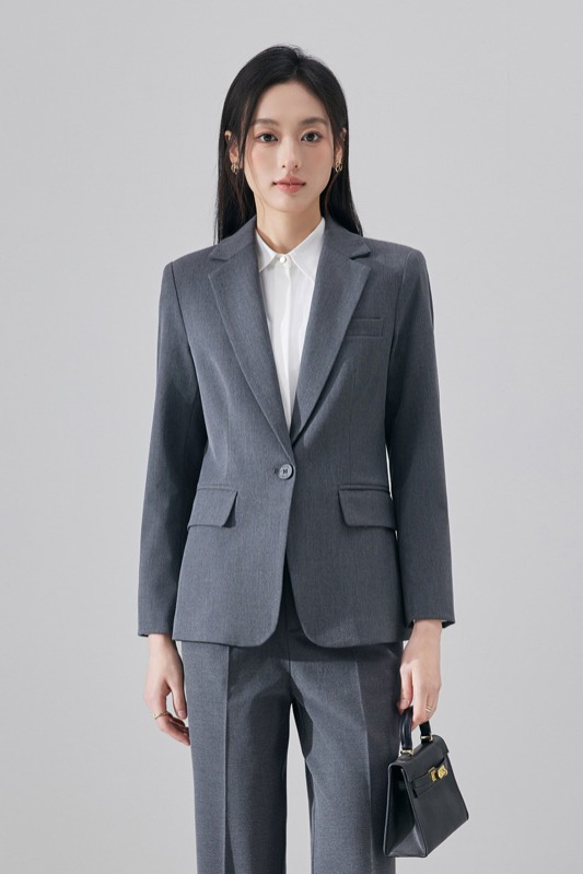Commuting slim fit one button suit set for women in the autumn of 2025, featuring a slimming and goddess like style commuting mini suit Commuting slim fit one button suit set for women in the autumn of 2025, featuring a slimming and goddess like style commuting mini suit