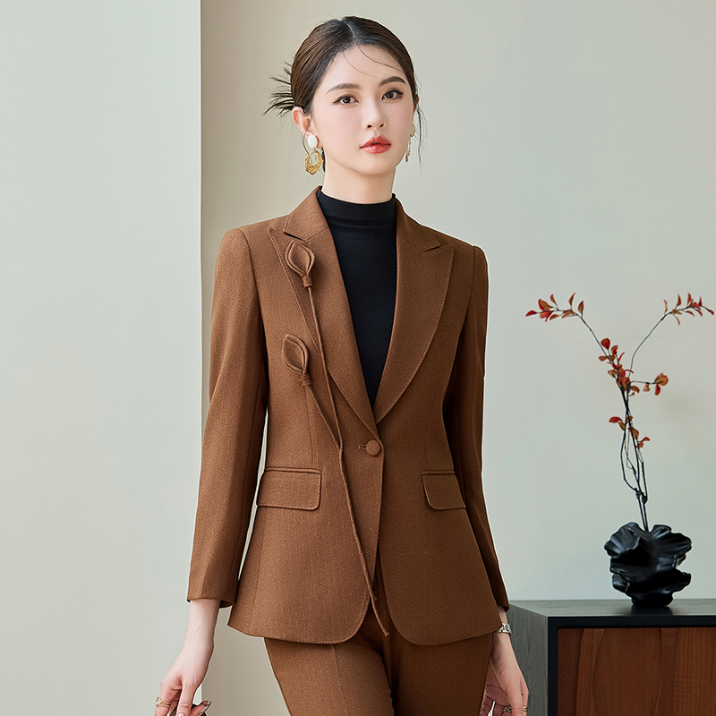 High end long sleeved suit jacket with a sense of design, women's 2025 autumn outfit new style, simple and capable temperament, slim fit suit set