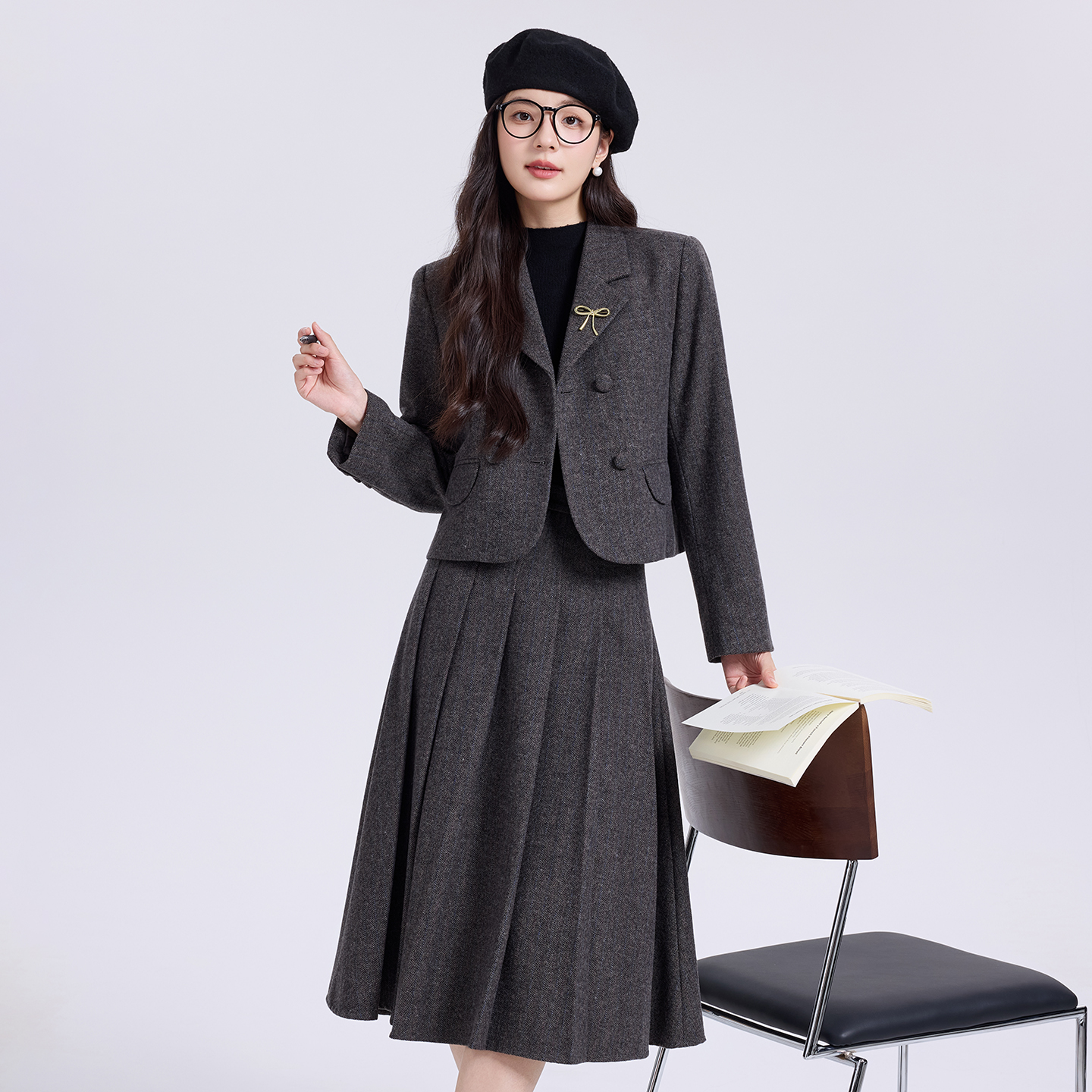 Short and petite suit, half skirt set, women's autumn fashion, Korean version, ladylike temperament, socialite's small fragrant style jacket Short and petite suit, half skirt set, women's autumn fashion, Korean version, ladylike temperament, socialite's small fragrant style jacket
