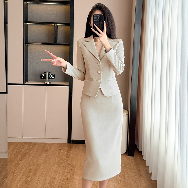 Mingyuan Xiaoxiangfeng Short Coat for Women 2025 Early Autumn Design Sense, niche temperament, goddess style suit, skirt set Mingyuan Xiaoxiangfeng Short Coat for Women 2025 Early Autumn Design Sense, niche temperament, goddess style suit, skirt set