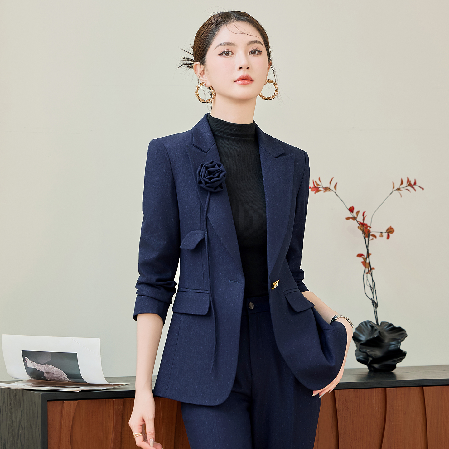 Unique design, high-end suit set, women's early autumn new style, fashionable and simple temperament, goddess style commuting work clothes Unique design, high-end suit set, women's early autumn new style, fashionable and simple temperament, goddess style commuting work clothes
