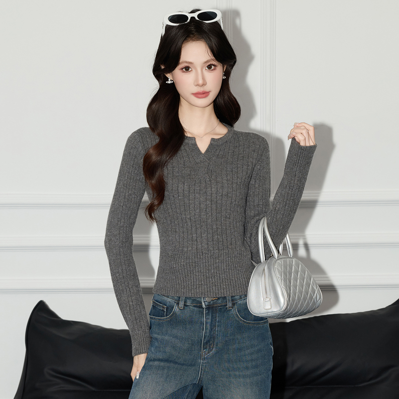 Half open neck knitted base sweater for women in autumn and winter 2025, stylish interior with pullover sweater, slim fit and versatile top for slimming Half open neck knitted base sweater for women in autumn and winter 2025, stylish interior with pullover sweater, slim fit and versatile top for slimming
