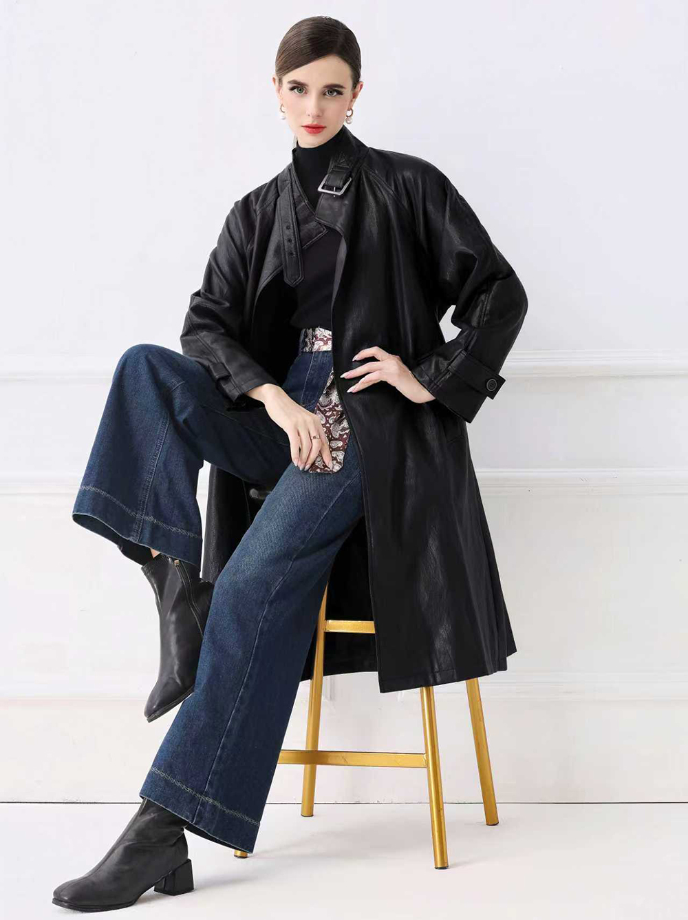 Realistic shooting of simple and cool PU leather windbreaker, retro leather jacket