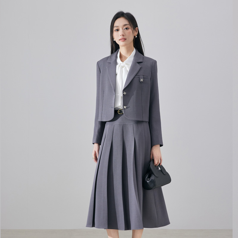 Small suit, half skirt, two-piece set, professional women's clothing, 2025 autumn new design, simple and versatile suit Small suit, half skirt, two-piece set, professional women's clothing, 2025 autumn new design, simple and versatile suit