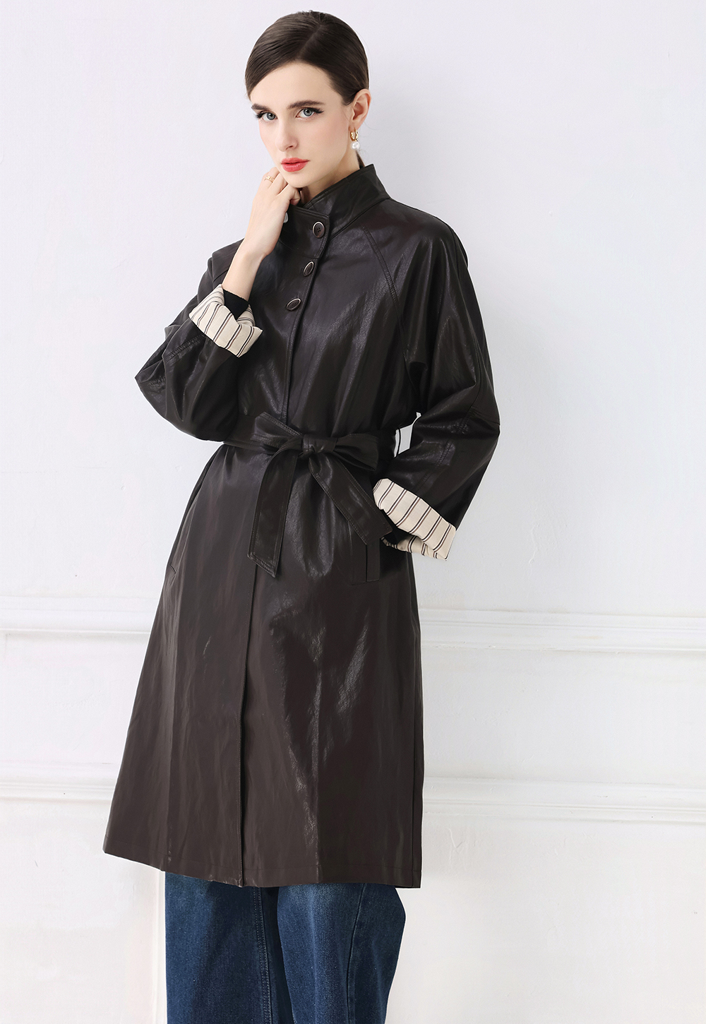 Realistic shooting of simple and cool PU leather windbreaker, retro leather jacket Realistic shooting of simple and cool PU leather windbreaker, retro leather jacket