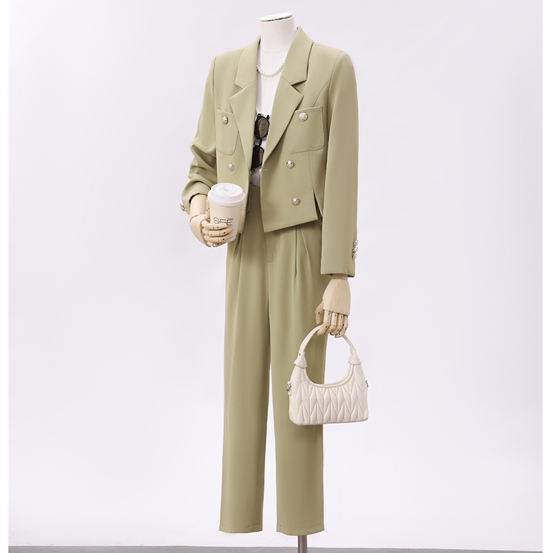 Minimalist temperament, petite suit for women, autumn 2025 design sense, niche commuting versatile short suit