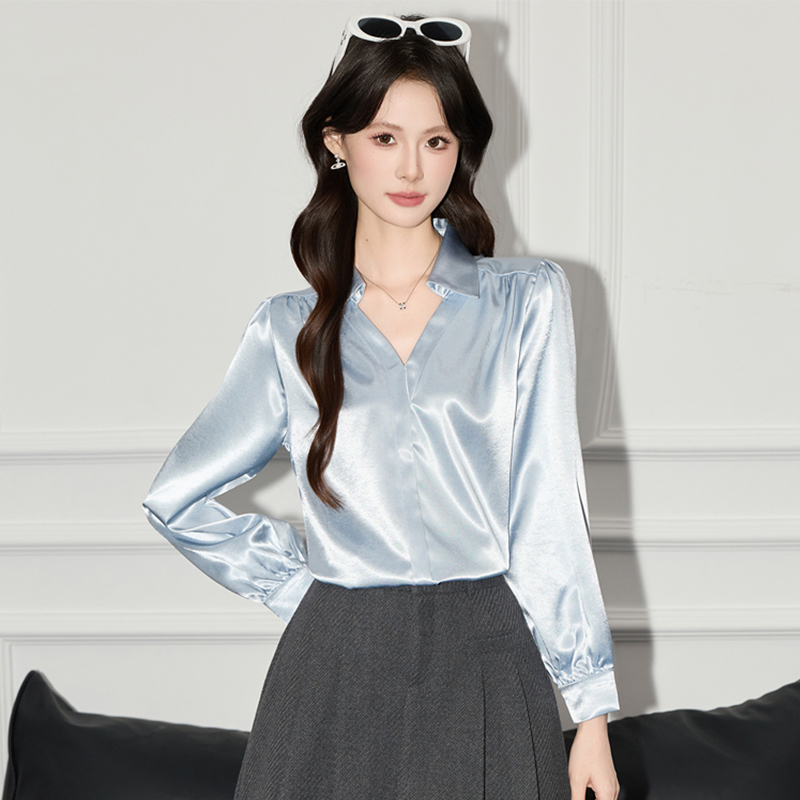 High end temperament V-neck shirt for women 2025 design sense, niche casual top, high-end sense, acetate satin shirt, autumn