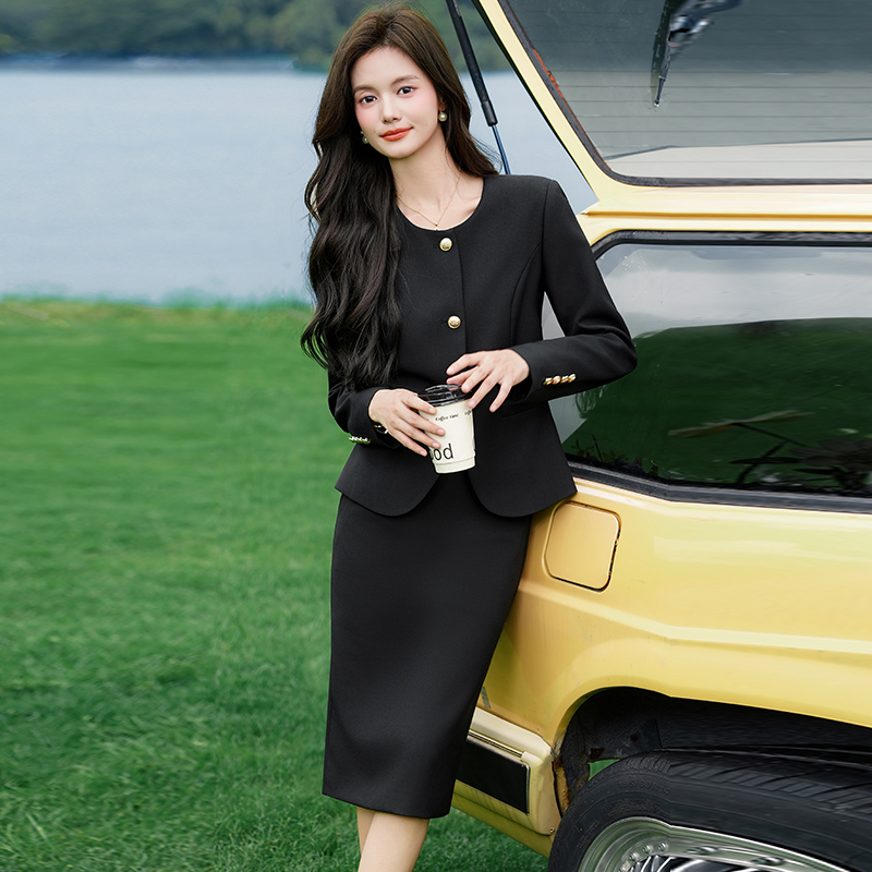 Ladies' temperament, black short jacket, women's 2025 early autumn new fashionable and simple OL casual small fragrant style suit set Ladies' temperament, black short jacket, women's 2025 early autumn new fashionable and simple OL casual small fragrant style suit set