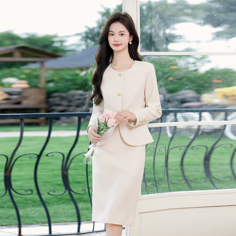 Ladies' temperament, black short jacket, women's 2025 early autumn new fashionable and simple OL casual small fragrant style suit set Ladies' temperament, black short jacket, women's 2025 early autumn new fashionable and simple OL casual small fragrant style suit set