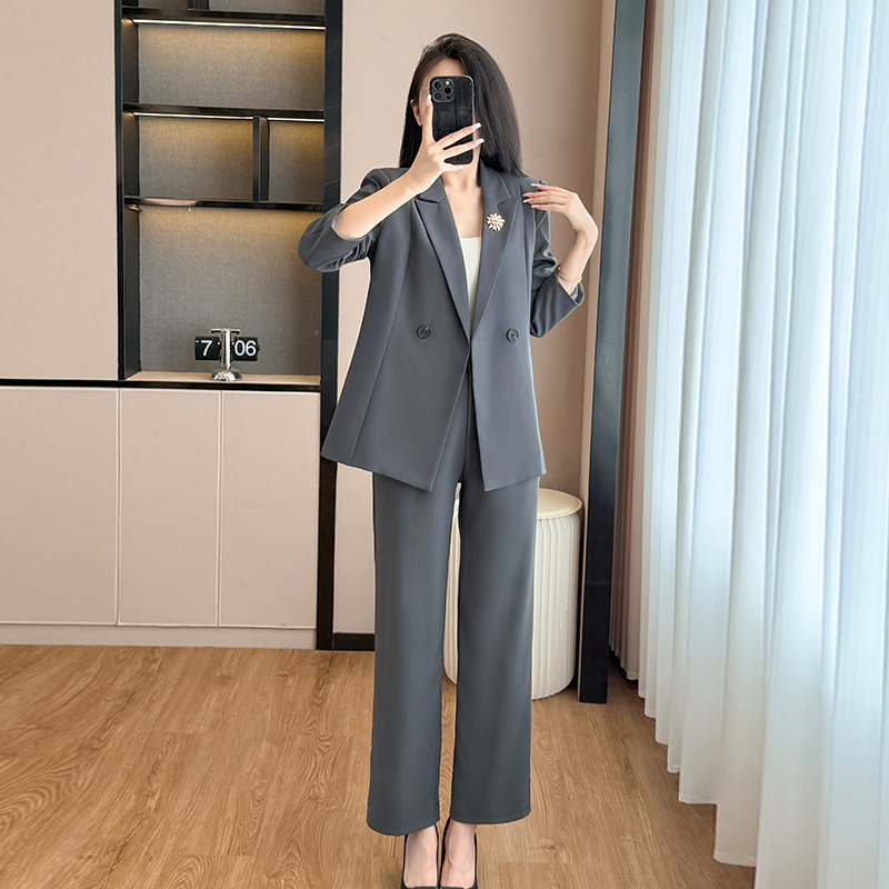 Casual temperament gray suit for women 2025 early autumn new style fashionable and simple goddess style commuting long sleeved suit