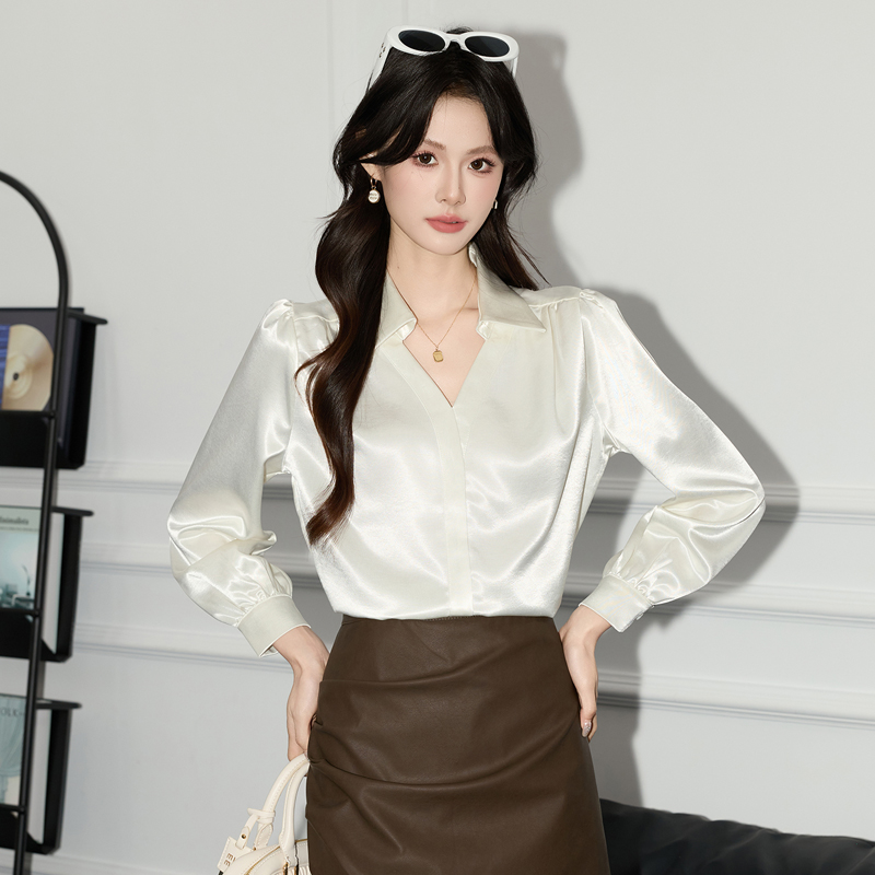 High end temperament V-neck shirt for women 2025 design sense, niche casual top, high-end sense, acetate satin shirt, autumn High end temperament V-neck shirt for women 2025 design sense, niche casual top, high-end sense, acetate satin shirt, autumn