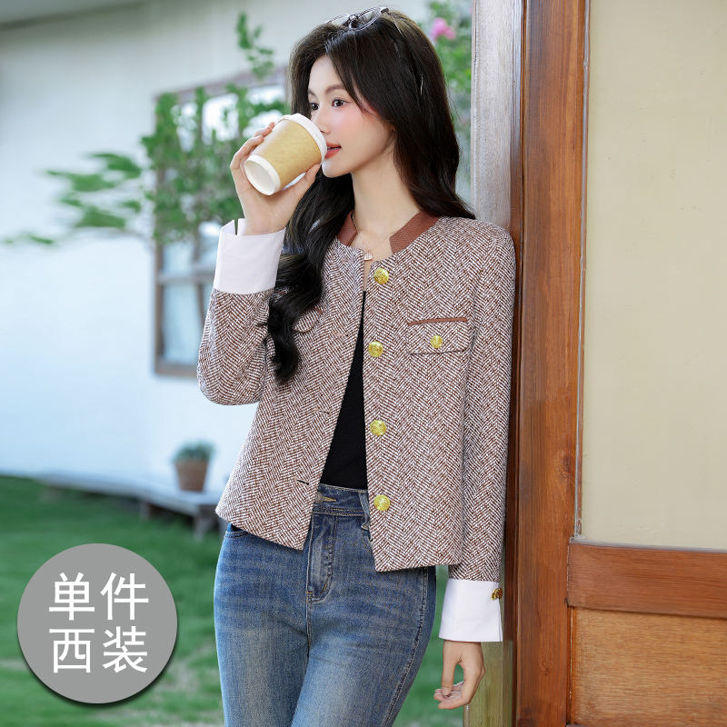 Ladies' temperament short jacket for women 2025 early autumn new style fashionable and simple temperament small fragrance commuting versatile top Ladies' temperament short jacket for women 2025 early autumn new style fashionable and simple temperament small fragrance commuting versatile top